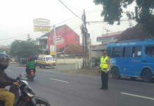 Rutinitas Kapolsek Palasah ikut Gatur Lalin Bersama Anggota