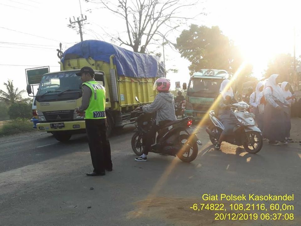 Pengaturan Arus Lalu Lintas di Pagi Hari Polsek Kasokandel-Polres Majalengka.