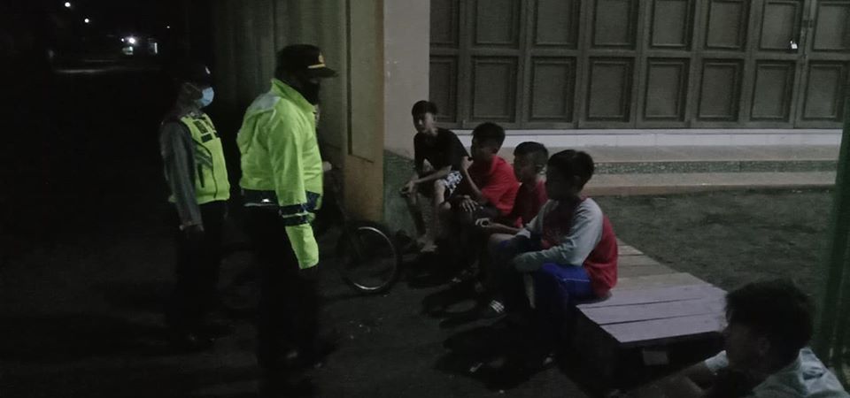 Dalam Rangka Harkamtibmas Polsek Lemahsugih Gelar Kegiatan KRYD Gabungan Di Wilayah Cikijing