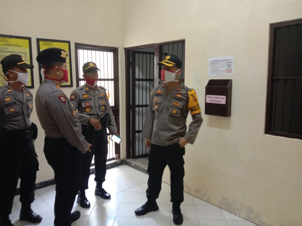 Pastikan Keamanan, Waka Polres Majalengka Cek Ruang Tahanan Di Polsek Majalengka Kota