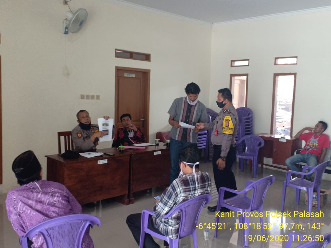 Kapolsek Palasah Bersama Bhabinkamtibmas Pecahkan Masalah Melalui Problem Solving Terkait Ujaran Kebencian