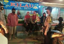 Patroli Dialogis Malam, Himbau Warga Patuhi Protokol Kesehatan Dengan Tetap Memakai Masker.