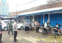 Antisipasi penyebaran Covid-19, Polsek Cikijing Lakukan Penyemprotan Disinfektan
