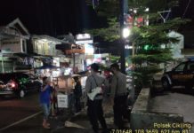 ANGGOTA POLSEK CIKIJING GIAT PATROLI ANTISIPASI KERAWANAN WILAYAH DI MALAM HARI SERTA HIMBAUAN PROKES